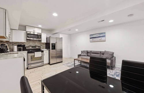 Le Droit Park Apartment | Large, 2BR/1BA with AC/TV/Internet/Laundry