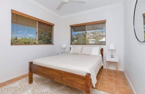Belgian Gardens Apartment | Large 3 bed,2 Bath Waterfront Esplanade
