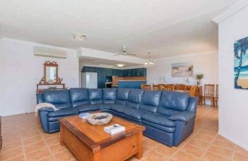 Belgian Gardens Apartment | Large 3 bed,2 Bath Waterfront Esplanade
