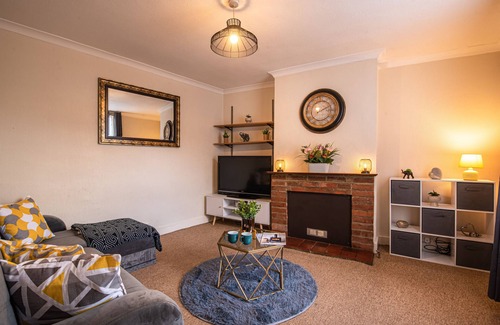 Stuppington House | Large 3 Bed House with Garden/Parking