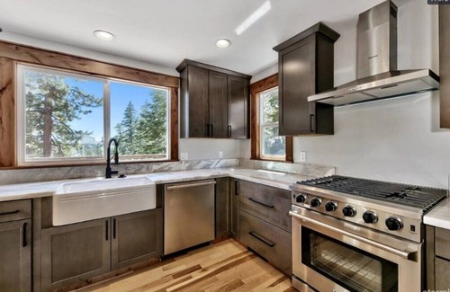 Upper Kingsbury House | Large 3 bedroom home with amazing mountain views less than one mile to Heavenly ski resort