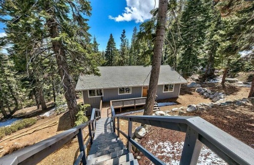 Upper Kingsbury House | Large 3 bedroom home with amazing mountain views less than one mile to Heavenly ski resort