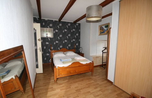 Gravieres Other | Large 3-star building with swimming pool sleeps 11