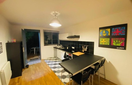 La Chamberte Apartment | Large 38m2 studio + 25m2 courtyard including Netflix