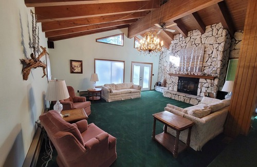 Talmont House | Large 4 Bed 2 Bath House with Parking on 1/2 acre with access to Back Country