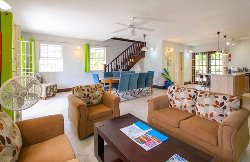 Speightstown House | Large 4-bed Family Friendly Home with Pool Just 2 mins from Beach - Chindwin