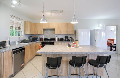 Speightstown House | Large 4-bed Family Friendly Home with Pool Just 2 mins from Beach - Chindwin