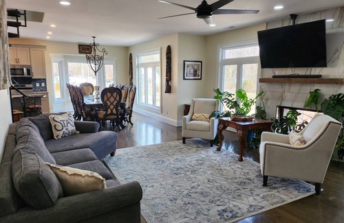 South Richmond House | Large 4-bedroom House With Tesla Charging Station Add Tesla car for your stay