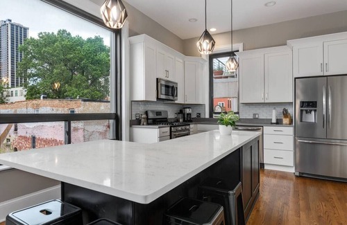 Old Town Apartment | Large 4BR/3BA Safe Old Town Location Walk Everywhere