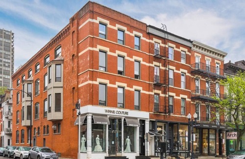 Old Town Apartment | Large 4BR/3BA Safe Old Town Location Walk Everywhere