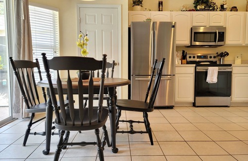 Windsor Hills House | large 6/4 home, free pool heat, 3 miles to Disney