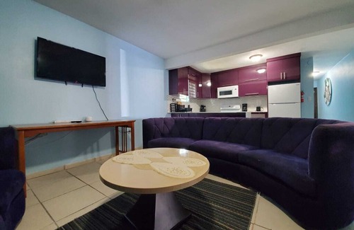 Palmas House | LARGE 8BR Sleeps 38 People with over 3000 SQ FT