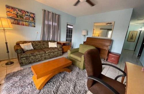 Palmas House | LARGE 8BR Sleeps 38 People with over 3000 SQ FT