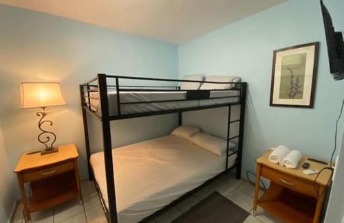Palmas House | LARGE 8BR Sleeps 38 People with over 3000 SQ FT
