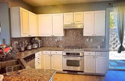 Bayshore Heights House | Large and Cozy Home 2BD 2BA Near SF