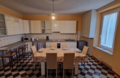 Desenzano del Garda Apartment | LARGE APARTMENT ESMERA NEAR THE CENTER GARDASEE