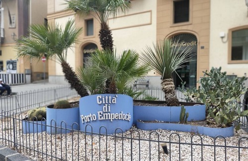 Porto Empedocle Apartment | Large apartment interocomplete with services