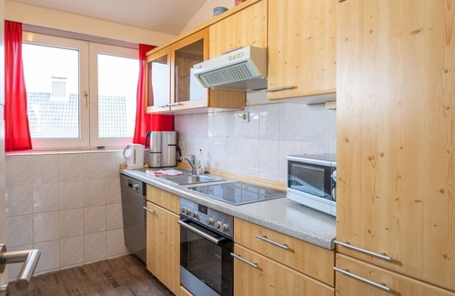 Sandershausen Apartment | Large apartment, 3 bedrooms, quiet, close to the city center, south-facing balcony, free parking spaces