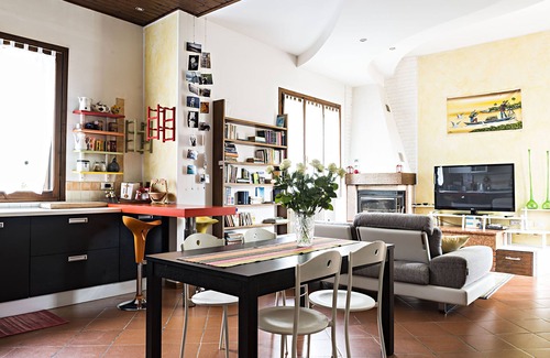 Borgo Trento Apartment | Large apartment 500m from the historic center and 1.4km from the Arena