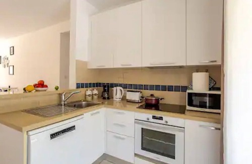 Mandria Apartment | Large apartment in idyllic complex, close to the beach