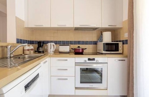 Mandria Apartment | Large apartment in idyllic complex, close to the beach