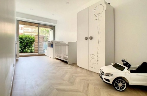 19th Arrondissement Apartment | Large apartment in the center of Paris with two terraces