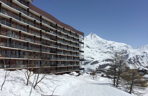 Tignes le Lac Apartment | Large apartment, ski-in ski-out, superb mountain and lake view.