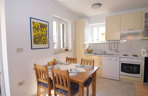 Brulo Apartment | Large apartment with 2 bathrooms including large terrace, close to the sea and the center in Porec