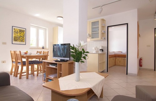Brulo Apartment | Large apartment with 2 bathrooms including large terrace, close to the sea and the center in Porec