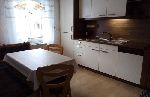 Heinrichsbrunn Apartment | Large apartment with a private balcony and separate entrance