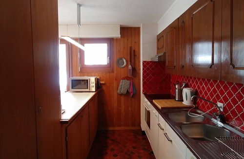 Champery Apartment | Large apartment with balcony for 6 people, central location, parking