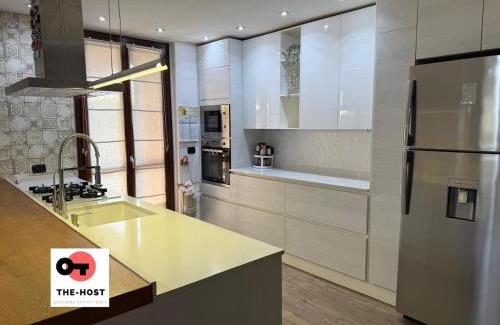 Giussano Apartment | Large apartment with garden and cinema room