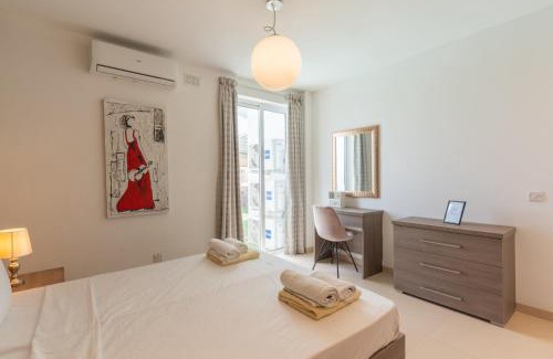 Tal-Ibrag Apartment | Large apartment with pool