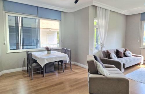 Konyaalti Apartment | Large Apartment with sea view