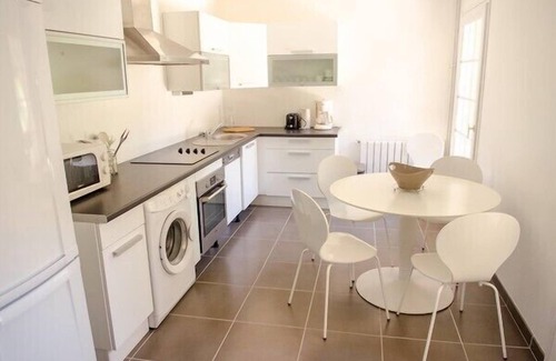 Beziers Apartment | Large apartment with terrace in character property