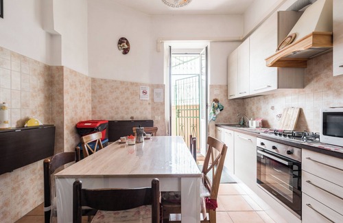 Esquilino Apartment | Large apartment with Wi-Fi and terrace