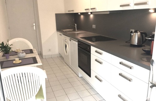 Prado - Republique Apartment | Large apt 4 persons, quiet, airy, comfortable, swimming pool, garage, near beaches