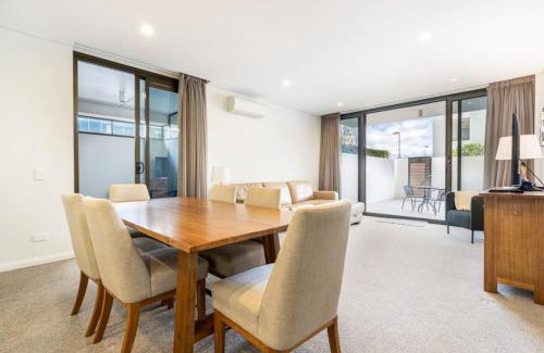 Barton Apartment | Large Barton Courtyard Apartment near Parliament - Hosted by Canstay