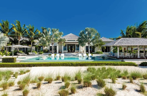 Leeward Settlement Villa | Large Beach Villa in Turks and Caicos