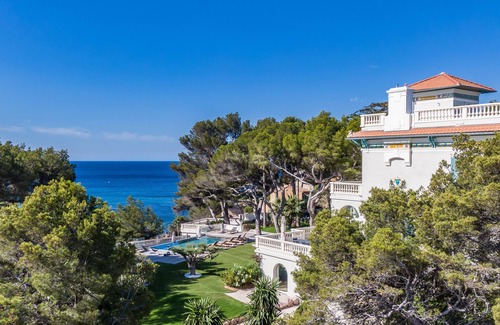 La Seyne-sur-Mer House | Large beachfront property with hotel services