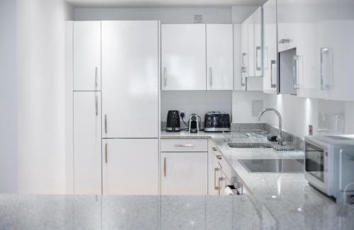 Shoreditch Apartment | Large Bright 4-Bedroom Flat, heart of Shoreditch, large balcony