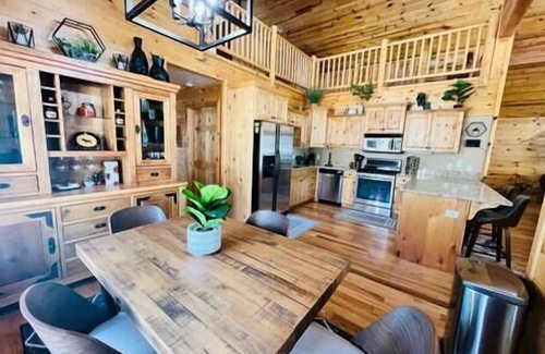 Duck Creek Village House | Large Cabin, In The Trees, Lots of Parking, adventure, and wildlife viewing