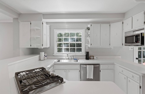 Richmond House | Large & Centrally Located Home Walking Distance to St. Mary's Hospital