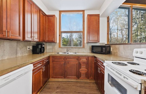 The Blue Mountains House | Large Chalet for up to 16 ppl, close to mountains! (141 Kandahar)