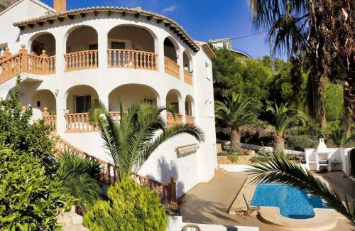 Altea la Vella Ski Chalet | Large chalet with private pool