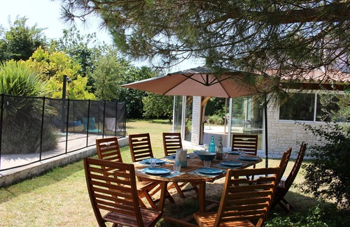 Semussac House | Large Charentaise house with swimming pool near the beaches of Royan
