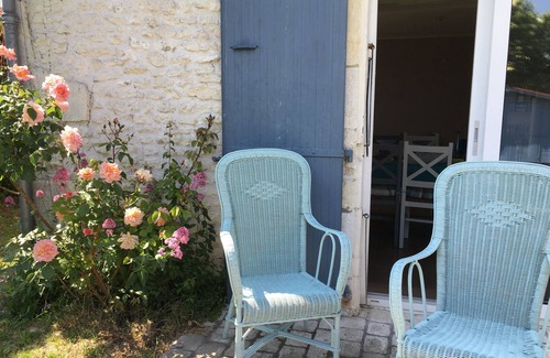 Semussac House | Large Charentaise house with swimming pool near the beaches of Royan