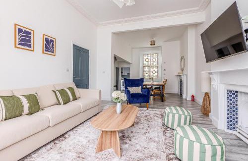 Avonmore and Brook Green Apartment | Large & charming 5BR House near Kensington Olympia