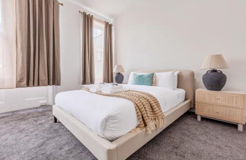 Avonmore and Brook Green Apartment | Large & charming 5BR House near Kensington Olympia