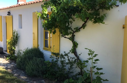 Ile d'Yeu House | large charming house, secluded in a park on the edge of the wild coast.